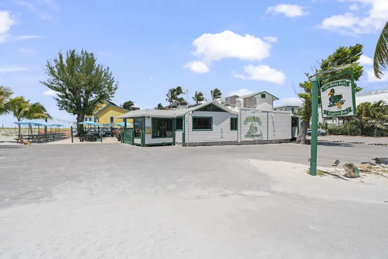 The Mucky Duck and beach access