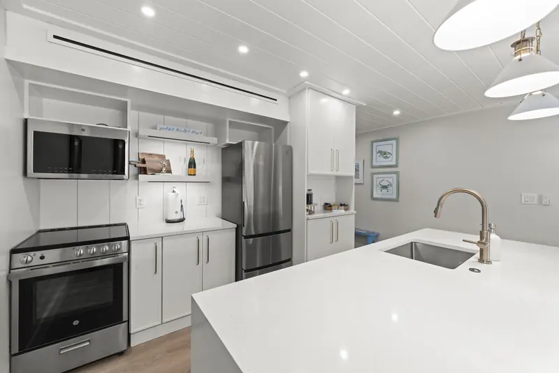 Range, microwave and open shelving